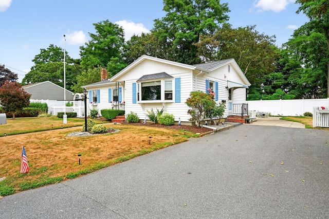 4 Lincoln Dr, Fairhaven, MA 02719