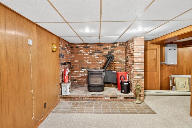 4 Lincoln Dr, Fairhaven, MA 02719