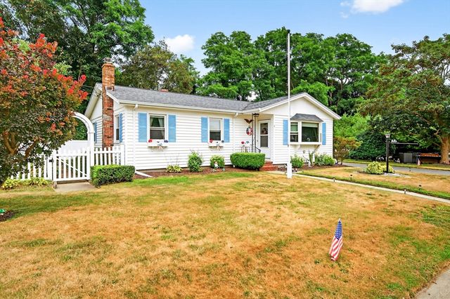 4 Lincoln Dr, Fairhaven, MA 02719