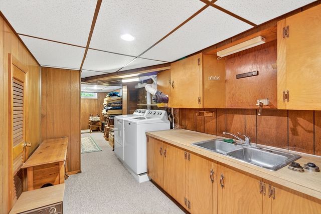 4 Lincoln Dr, Fairhaven, MA 02719