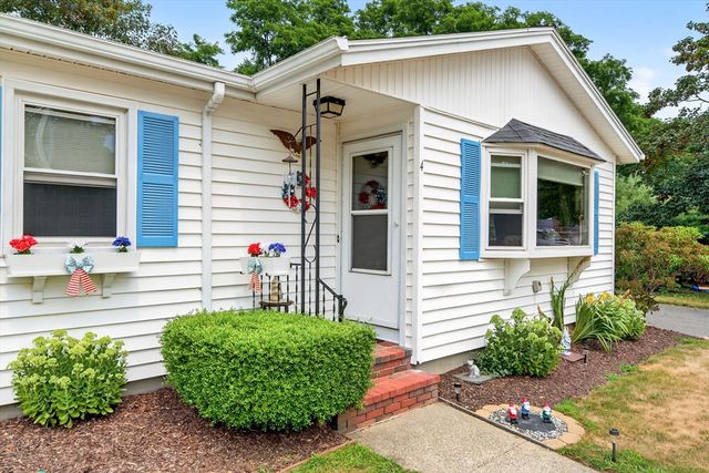 4 Lincoln Dr, Fairhaven, MA 02719