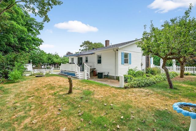 4 Lincoln Dr, Fairhaven, MA 02719