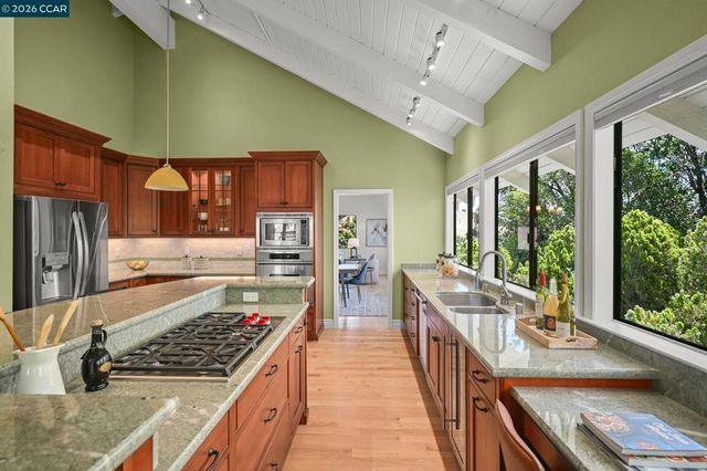 822 Regency Ct, Walnut Creek, CA 94597