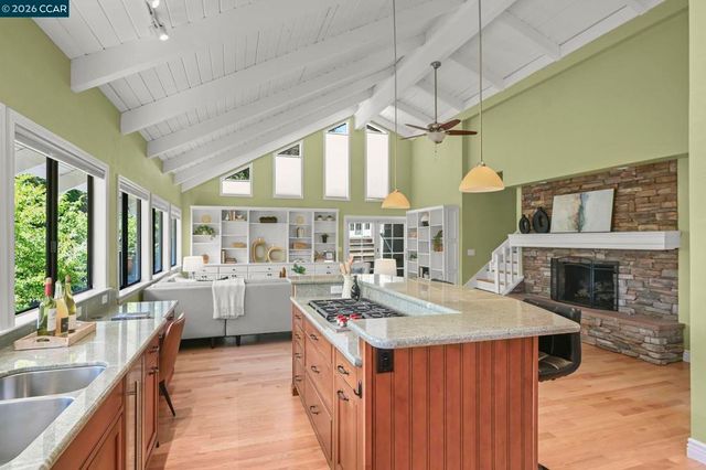 822 Regency Ct, Walnut Creek, CA 94597