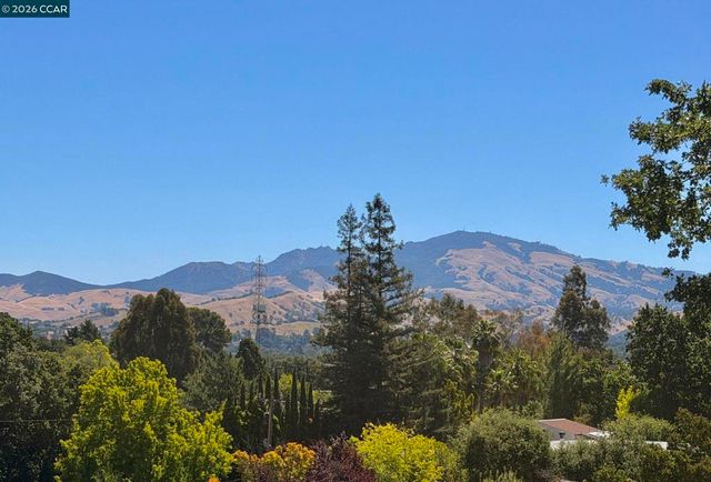 822 Regency Ct, Walnut Creek, CA 94597