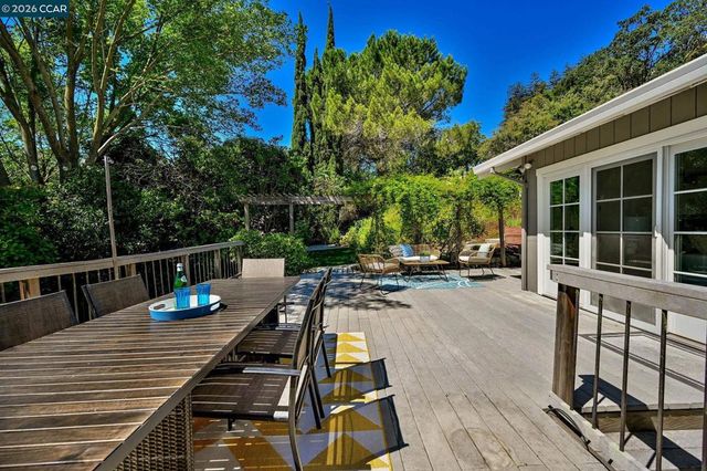 822 Regency Ct, Walnut Creek, CA 94597