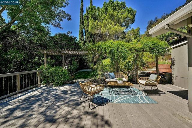 822 Regency Ct, Walnut Creek, CA 94597