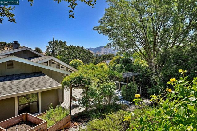 822 Regency Ct, Walnut Creek, CA 94597