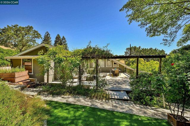 822 Regency Ct, Walnut Creek, CA 94597