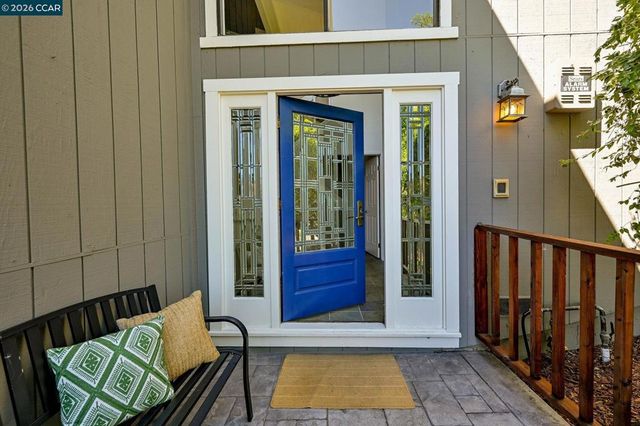 822 Regency Ct, Walnut Creek, CA 94597