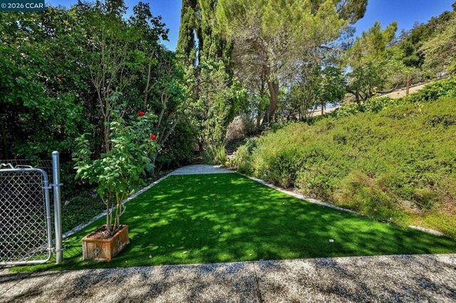 822 Regency Ct, Walnut Creek, CA 94597