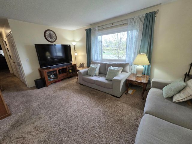 9152 Lexington Avenue N, Circle Pines, MN 55014