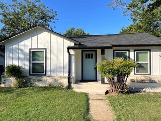 335 W Main St, Kerrville, TX 78028