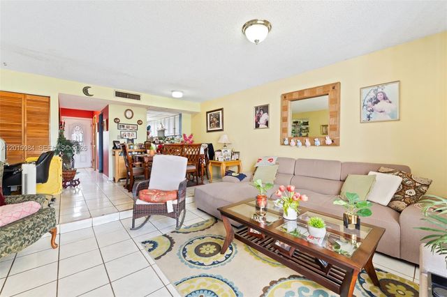 606 NW 107th Ave 9B, Miami, FL 33172