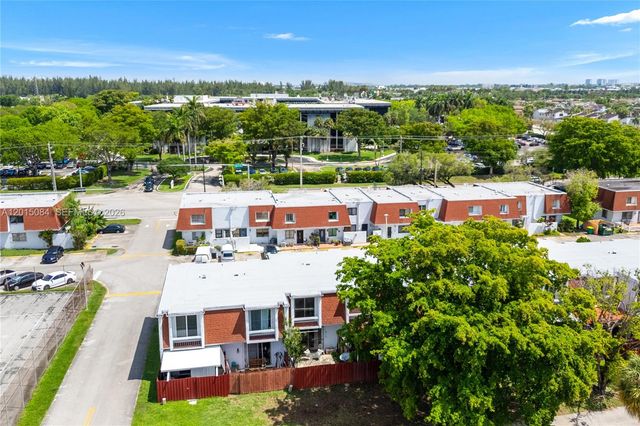 606 NW 107th Ave 9B, Miami, FL 33172