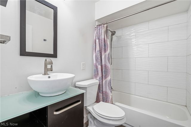 8985 Big Creek Pky, Strongsville, OH 44149
