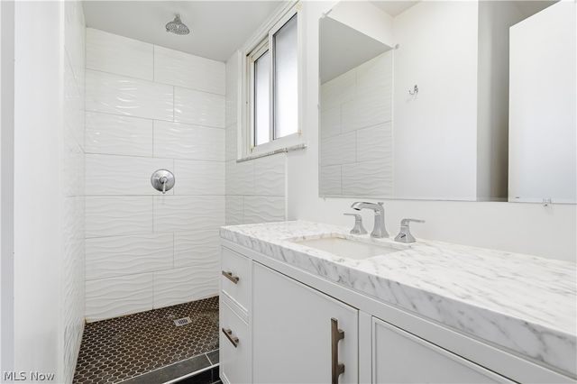8985 Big Creek Pky, Strongsville, OH 44149