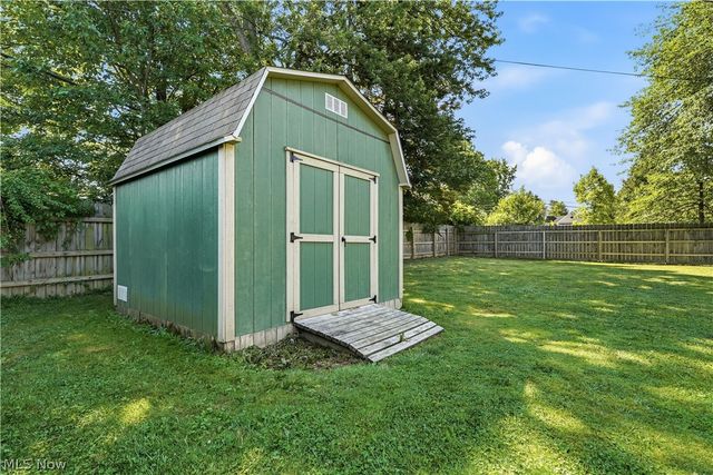 8985 Big Creek Pky, Strongsville, OH 44149