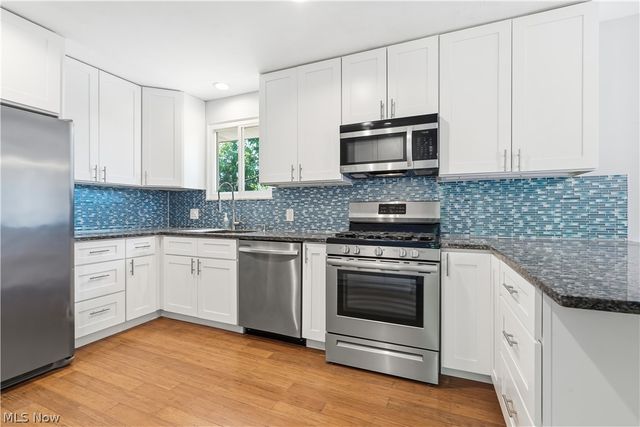 8985 Big Creek Pky, Strongsville, OH 44149