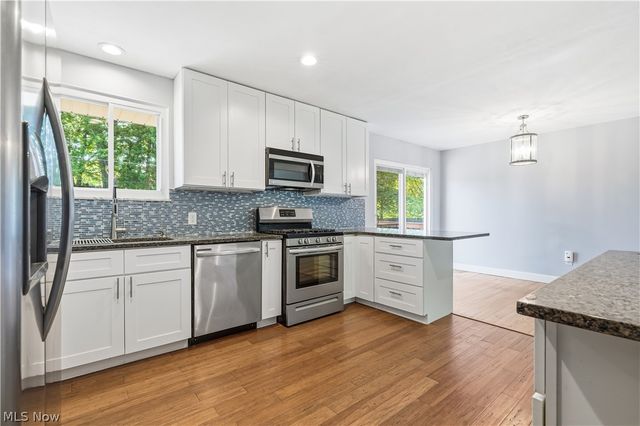 8985 Big Creek Pky, Strongsville, OH 44149