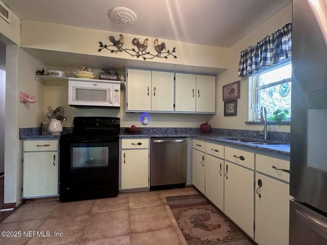 339 SUZANNE Drive, Jacksonville, FL 32218