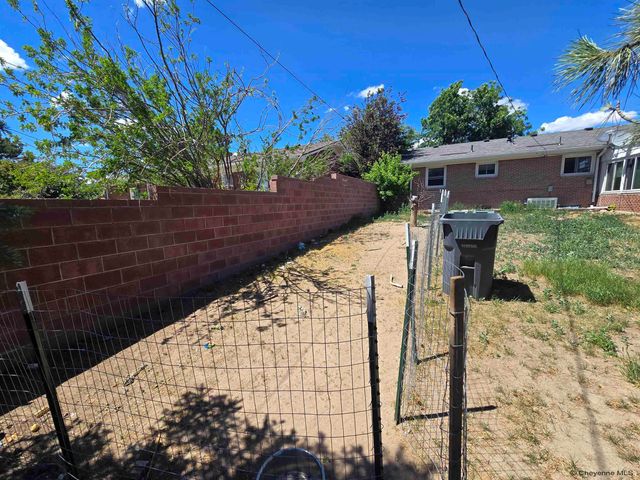 721 ARAPAHO ST, Cheyenne, WY 82009