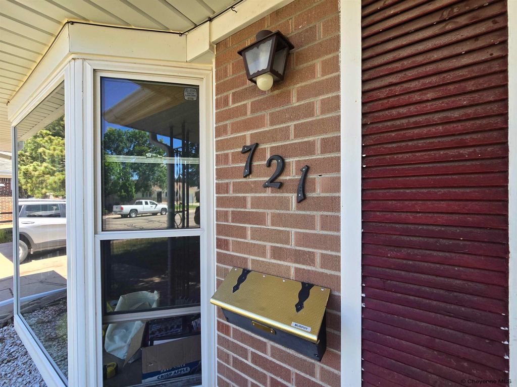 721 ARAPAHO ST, Cheyenne, WY 82009