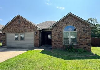 1002 E Creek Avenue, Mcalester, OK 74501