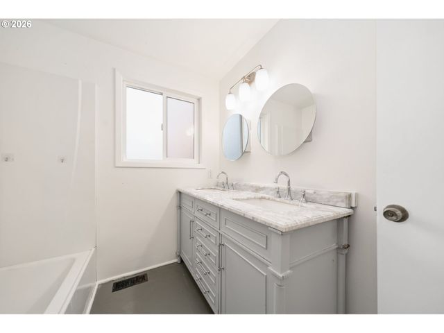 14229 Se TAYLOR Ct, Portland, OR 97233