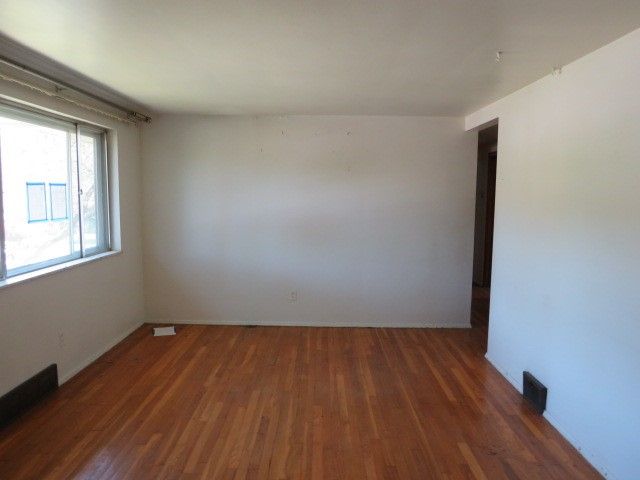 429 Woodrift Ln, Pleasant Hills, PA 15236