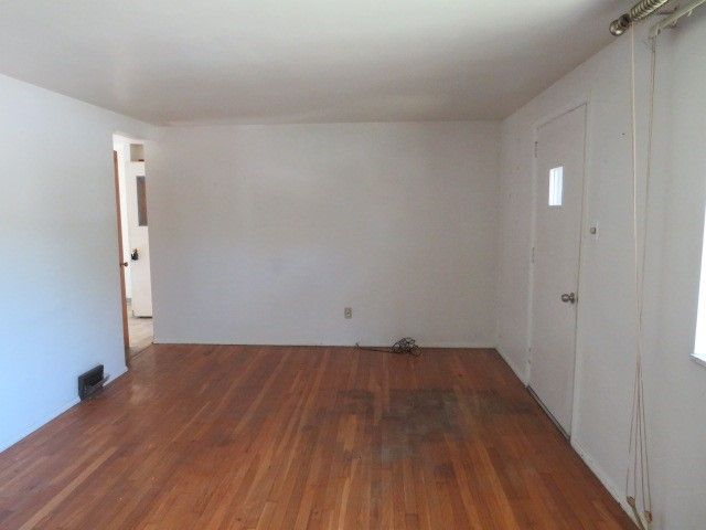 429 Woodrift Ln, Pleasant Hills, PA 15236