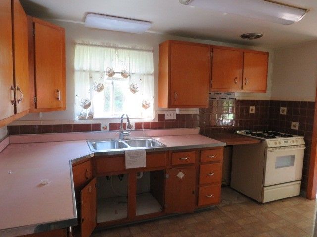 429 Woodrift Ln, Pleasant Hills, PA 15236