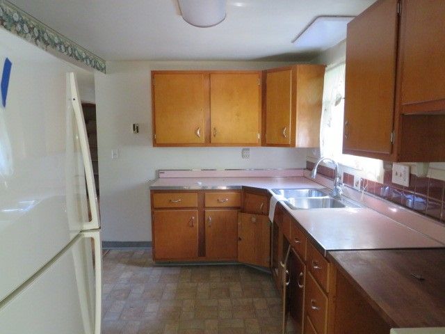 429 Woodrift Ln, Pleasant Hills, PA 15236