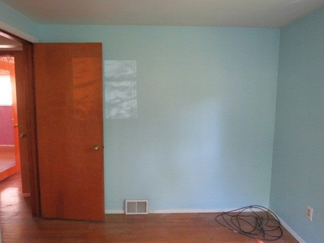 429 Woodrift Ln, Pleasant Hills, PA 15236