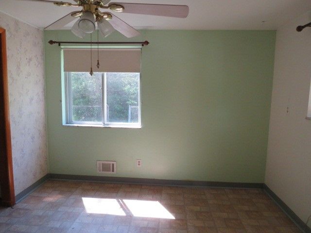 429 Woodrift Ln, Pleasant Hills, PA 15236