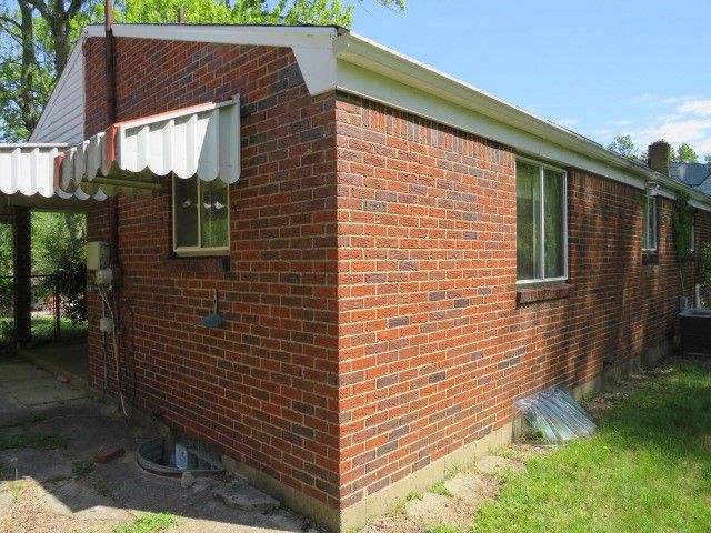 429 Woodrift Ln, Pleasant Hills, PA 15236