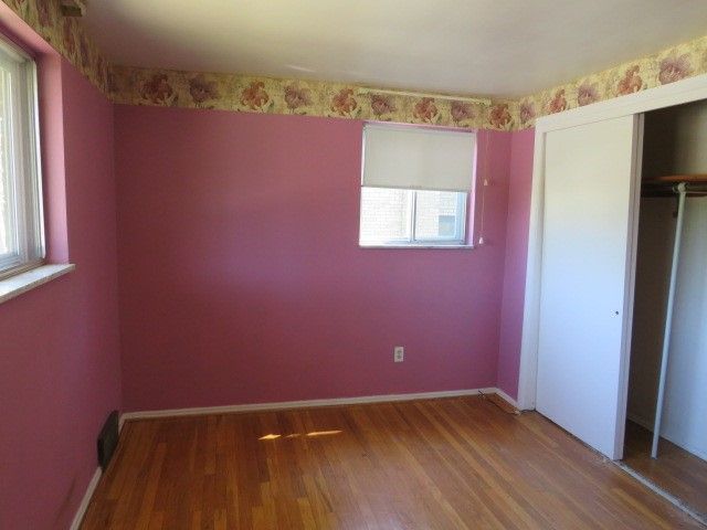 429 Woodrift Ln, Pleasant Hills, PA 15236
