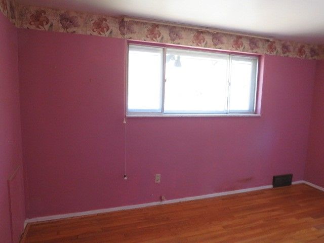 429 Woodrift Ln, Pleasant Hills, PA 15236