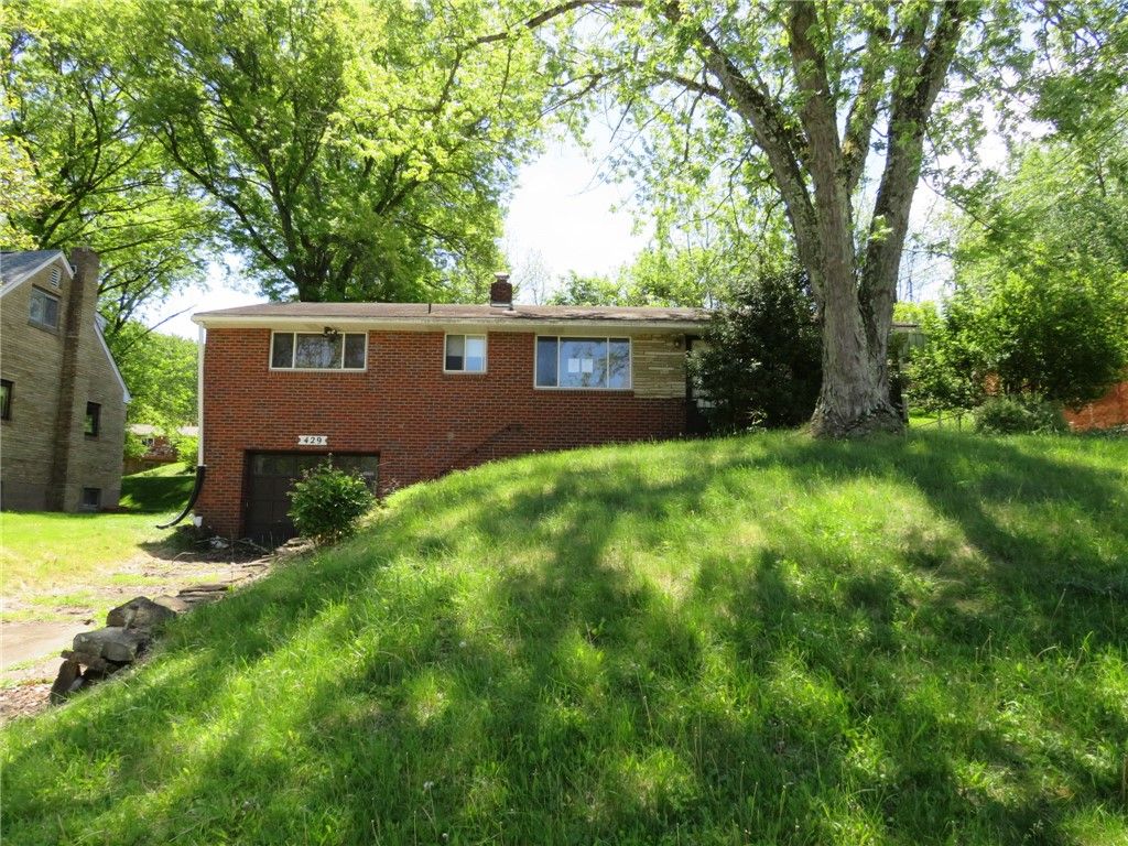 429 Woodrift Ln, Pleasant Hills, PA 15236