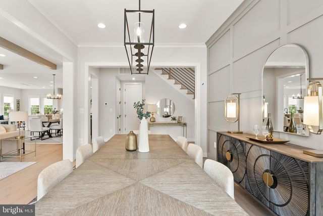 1212 DRAKE ST SW, Vienna, VA 22180