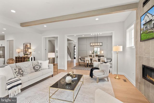 1212 DRAKE ST SW, Vienna, VA 22180