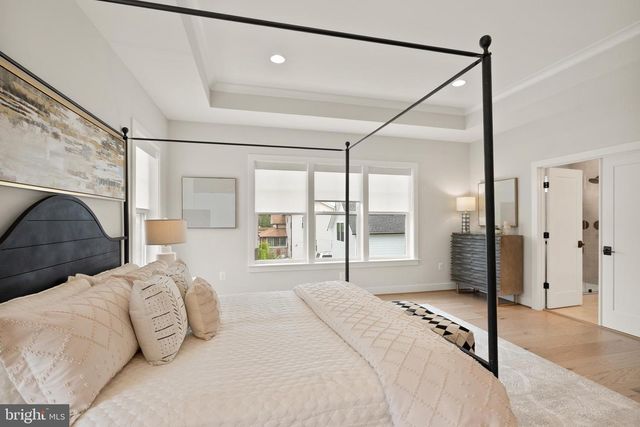 1212 DRAKE ST SW, Vienna, VA 22180