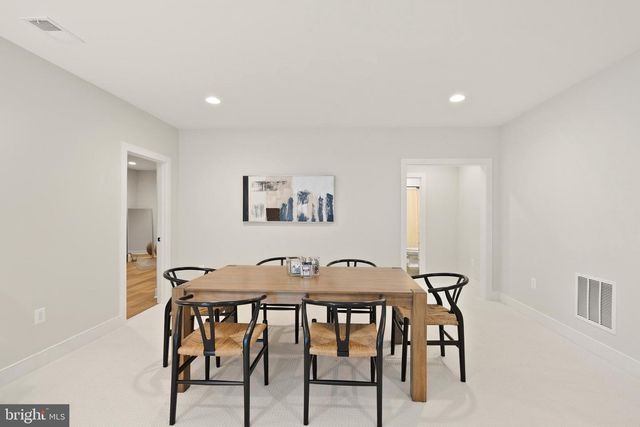 1212 DRAKE ST SW, Vienna, VA 22180