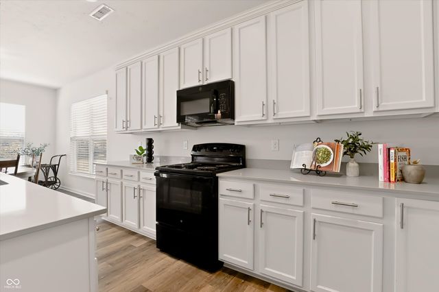 6641 Red Barn Drive, Whitestown, IN 46075