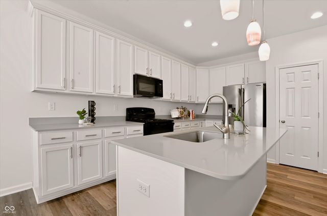 6641 Red Barn Drive, Whitestown, IN 46075