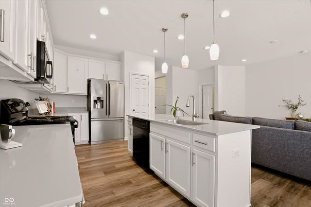 6641 Red Barn Drive, Whitestown, IN 46075