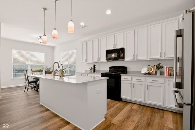 6641 Red Barn Drive, Whitestown, IN 46075