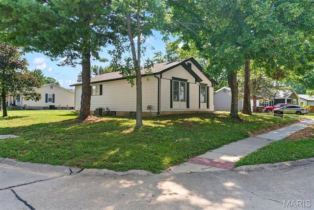 231 Laurelwood Drive, St Peters, MO 63376