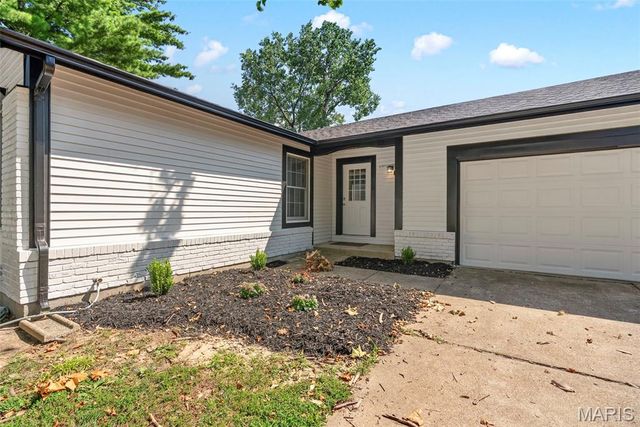 231 Laurelwood Drive, St Peters, MO 63376