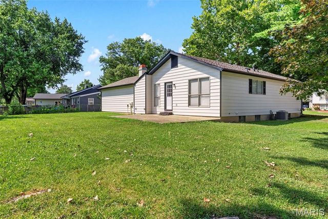 231 Laurelwood Drive, St Peters, MO 63376